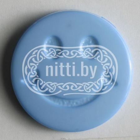 Пуговица пластиковая Смайлик голубого цвета на ножке Dill 19 мм